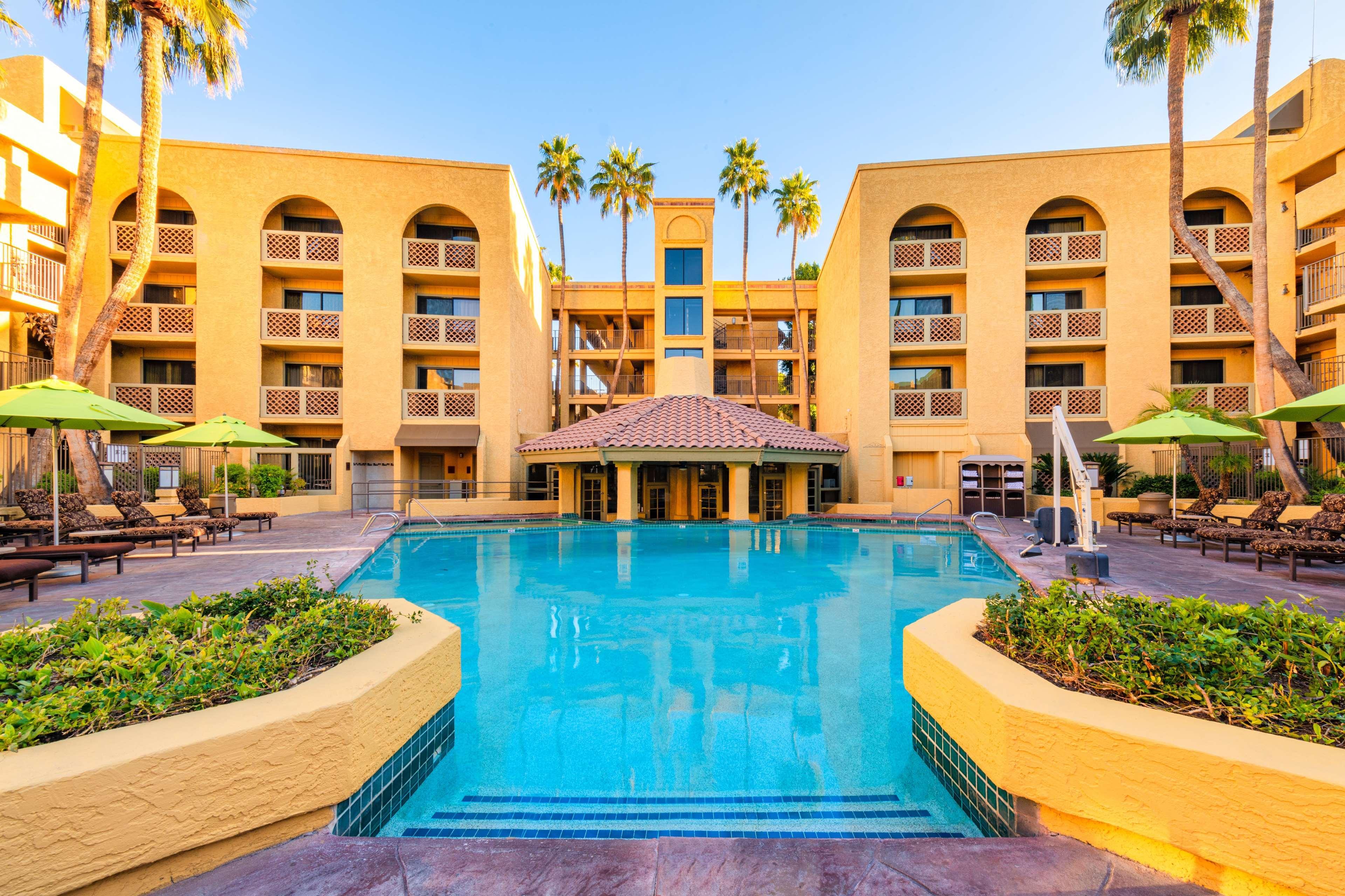Hilton Phoenix Resort At The Peak Exterior photo