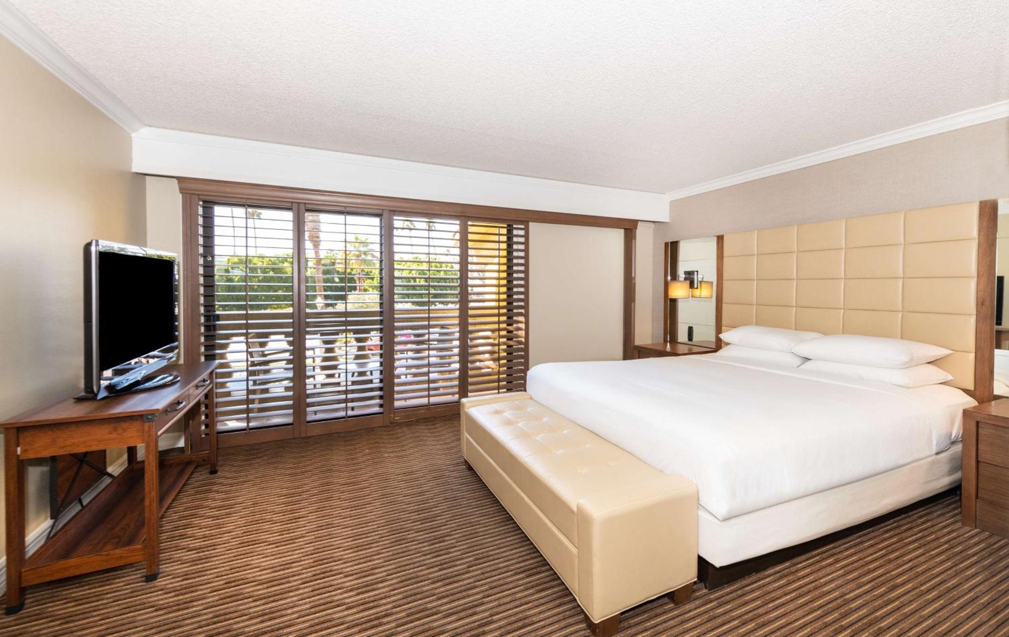Hilton Phoenix Resort At The Peak Exterior photo