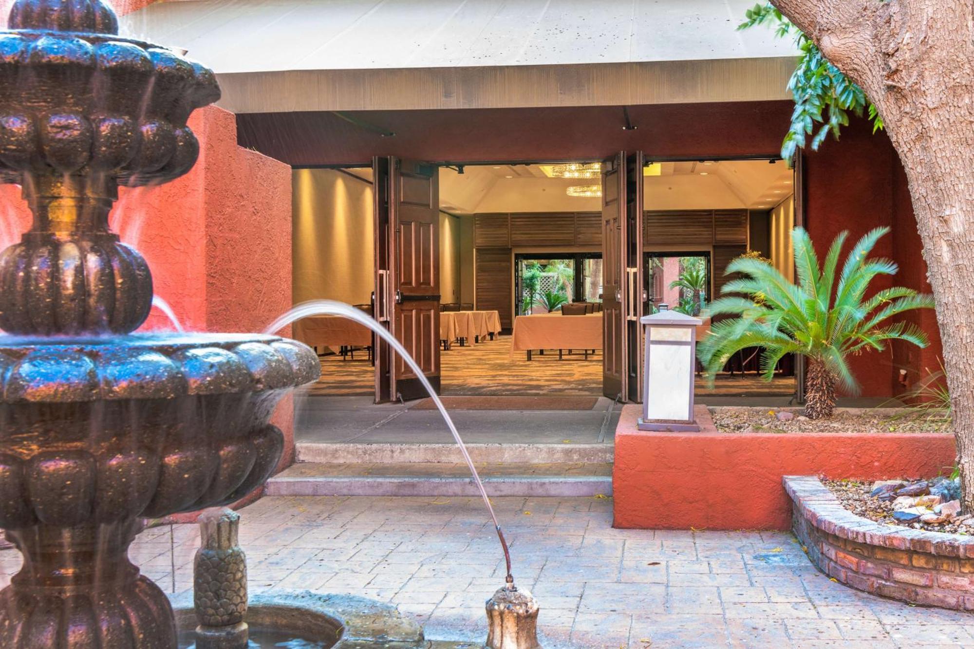 Hilton Phoenix Resort At The Peak Exterior photo
